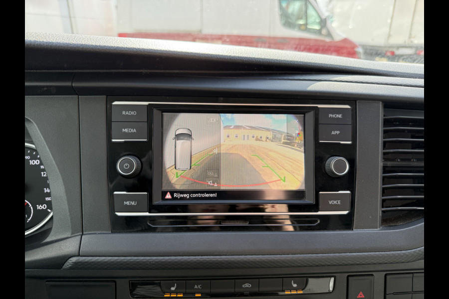 Volkswagen E-Transporter 113PK L2H1 138KM WLTP Trekhaak 100% Elektrisch Transporter Airco Stoelverwarming Parkeersensoren