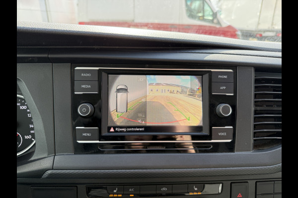 Volkswagen E-Transporter 113PK L2H1 138KM WLTP Trekhaak 100% Elektrisch Transporter Airco Stoelverwarming Parkeersensoren