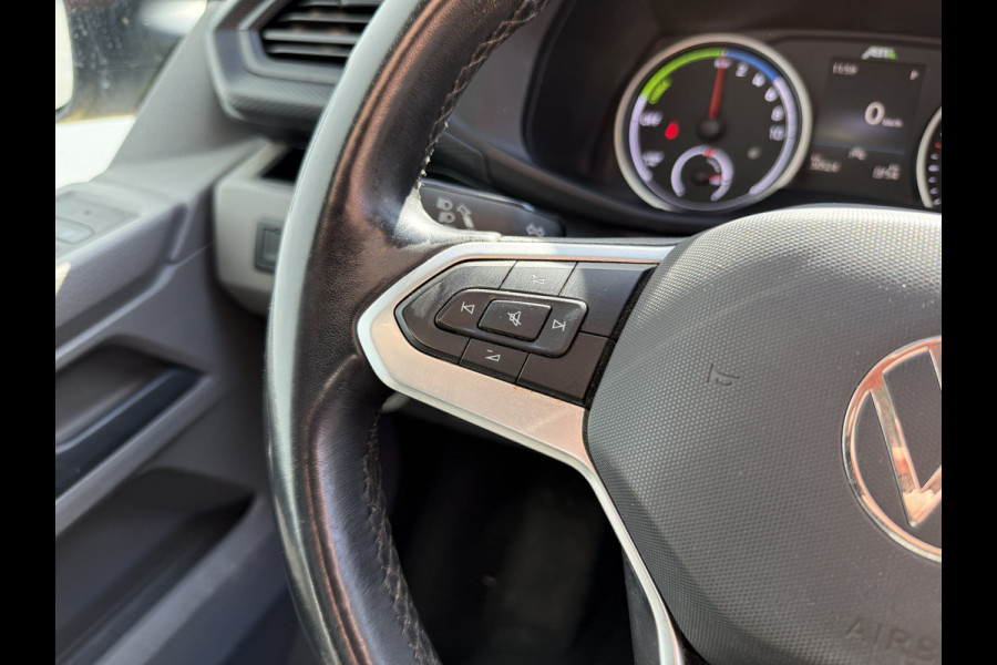 Volkswagen E-Transporter 113PK L2H1 138KM WLTP Trekhaak 100% Elektrisch Transporter Airco Stoelverwarming Parkeersensoren