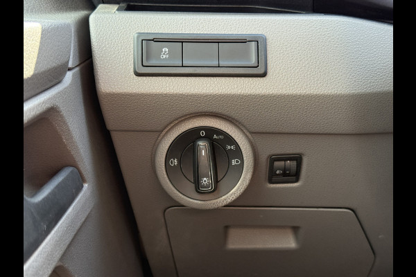 Volkswagen E-Transporter 113PK L2H1 138KM WLTP Trekhaak 100% Elektrisch Transporter Airco Stoelverwarming Parkeersensoren