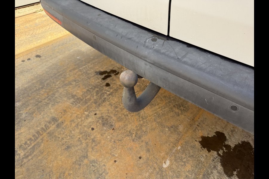 Volkswagen E-Transporter 113PK L2H1 138KM WLTP Trekhaak 100% Elektrisch Transporter Airco Stoelverwarming Parkeersensoren