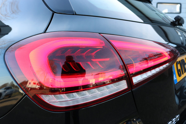 Mercedes-Benz A-Klasse 220 Autom Xenon Navi Leder Widesreen Ecc 191PK Bj:2019