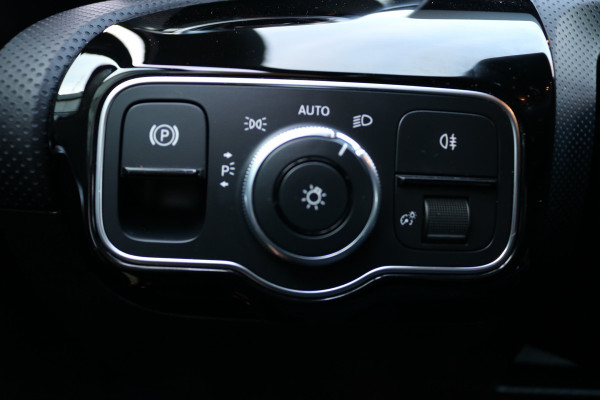 Mercedes-Benz A-Klasse 220 Autom Xenon Navi Leder Widesreen Ecc 191PK Bj:2019