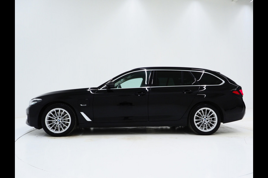 BMW 5 Serie Touring 530e xDrive | Leder | Trekhaak | Camera | Adaptive Cruise | Stoelverwarming | DAB | Carplay