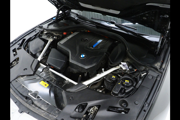 BMW 5 Serie Touring 530e xDrive | Leder | Trekhaak | Camera | Adaptive Cruise | Stoelverwarming | DAB | Carplay