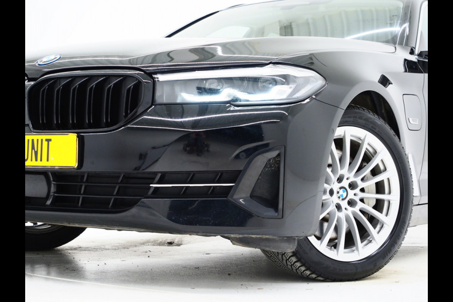 BMW 5 Serie Touring 530e xDrive | Leder | Trekhaak | Camera | Adaptive Cruise | Stoelverwarming | DAB | Carplay