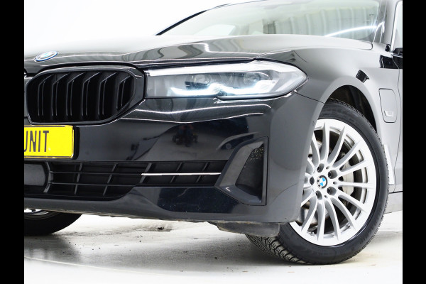 BMW 5 Serie Touring 530e xDrive | Leder | Trekhaak | Camera | Adaptive Cruise | Stoelverwarming | DAB | Carplay