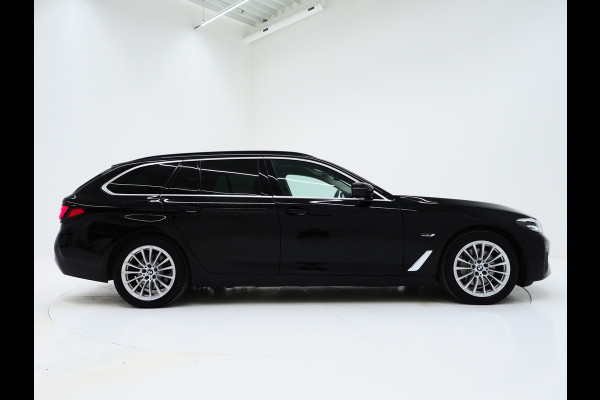 BMW 5 Serie Touring 530e xDrive | Leder | Trekhaak | Camera | Adaptive Cruise | Stoelverwarming | DAB | Carplay