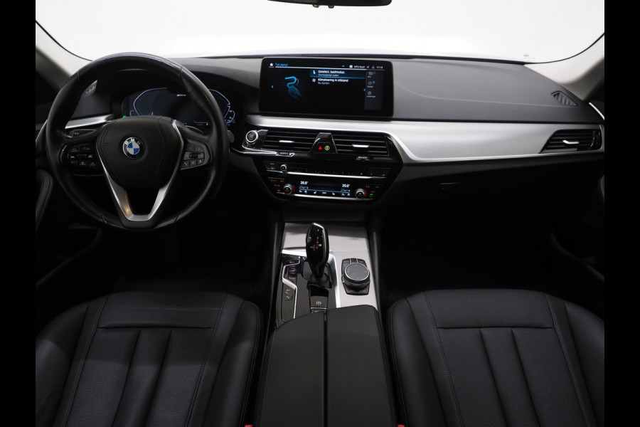 BMW 5 Serie Touring 530e xDrive | Leder | Trekhaak | Camera | Adaptive Cruise | Stoelverwarming | DAB | Carplay