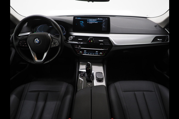 BMW 5 Serie Touring 530e xDrive | Leder | Trekhaak | Camera | Adaptive Cruise | Stoelverwarming | DAB | Carplay