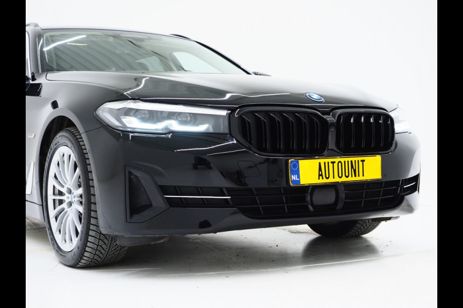 BMW 5 Serie Touring 530e xDrive | Leder | Trekhaak | Camera | Adaptive Cruise | Stoelverwarming | DAB | Carplay