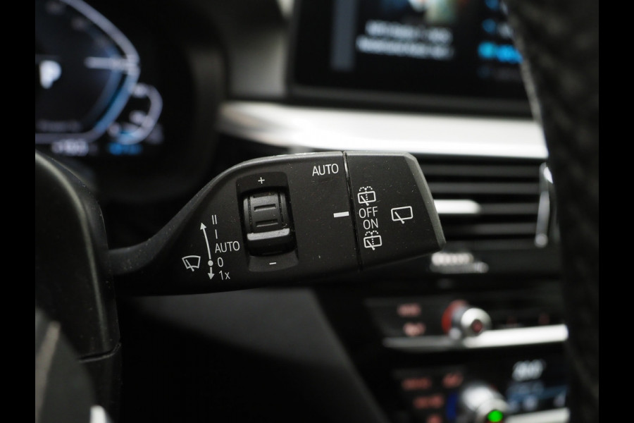 BMW 5 Serie Touring 530e xDrive | Leder | Trekhaak | Camera | Adaptive Cruise | Stoelverwarming | DAB | Carplay