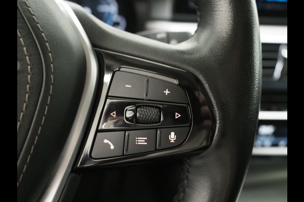 BMW 5 Serie Touring 530e xDrive | Leder | Trekhaak | Camera | Adaptive Cruise | Stoelverwarming | DAB | Carplay