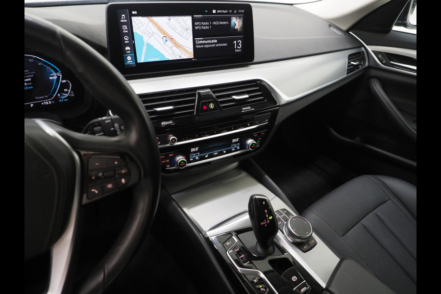 BMW 5 Serie Touring 530e xDrive | Leder | Trekhaak | Camera | Adaptive Cruise | Stoelverwarming | DAB | Carplay