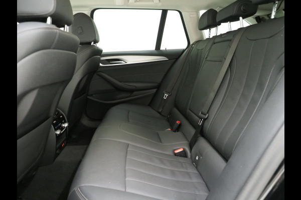 BMW 5 Serie Touring 530e xDrive | Leder | Trekhaak | Camera | Adaptive Cruise | Stoelverwarming | DAB | Carplay