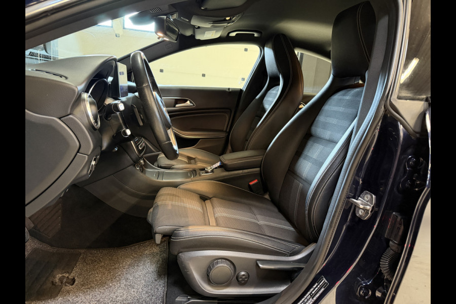 Mercedes-Benz CLA-Klasse 180 Business Solution Automaat | Camera | Carplay | AMG Performance stoelen | Navi | Cruise