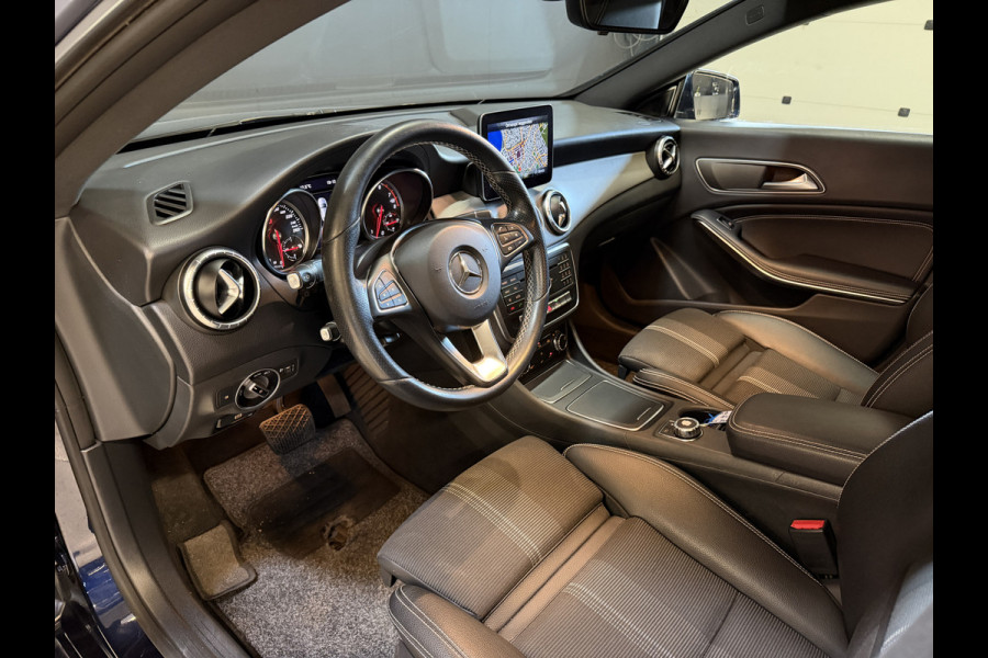 Mercedes-Benz CLA-Klasse 180 Business Solution Automaat | Camera | Carplay | AMG Performance stoelen | Navi | Cruise