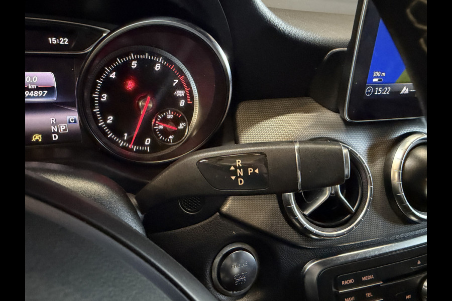 Mercedes-Benz CLA-Klasse 180 Business Solution Automaat | Camera | Carplay | AMG Performance stoelen | Navi | Cruise