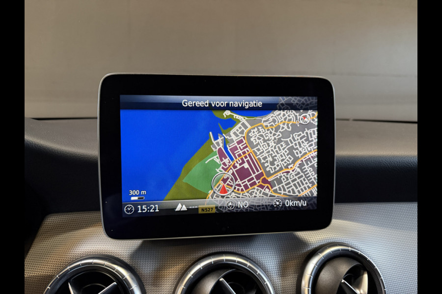 Mercedes-Benz CLA-Klasse 180 Business Solution Automaat | Camera | Carplay | AMG Performance stoelen | Navi | Cruise
