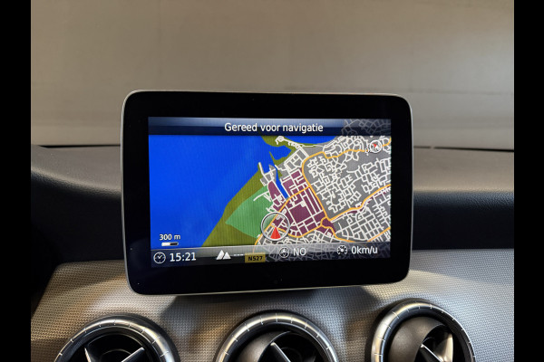 Mercedes-Benz CLA-Klasse 180 Business Solution Automaat | Camera | Carplay | AMG Performance stoelen | Navi | Cruise