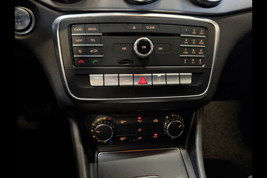 Mercedes-Benz CLA-Klasse 180 Business Solution Automaat | Camera | Carplay | AMG Performance stoelen | Navi | Cruise