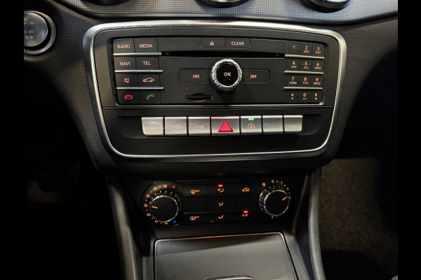Mercedes-Benz CLA-Klasse 180 Business Solution Automaat | Camera | Carplay | AMG Performance stoelen | Navi | Cruise