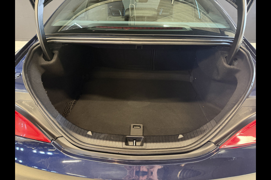 Mercedes-Benz CLA-Klasse 180 Business Solution Automaat | Camera | Carplay | AMG Performance stoelen | Navi | Cruise