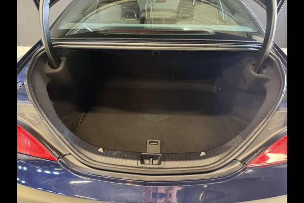 Mercedes-Benz CLA-Klasse 180 Business Solution Automaat | Camera | Carplay | AMG Performance stoelen | Navi | Cruise