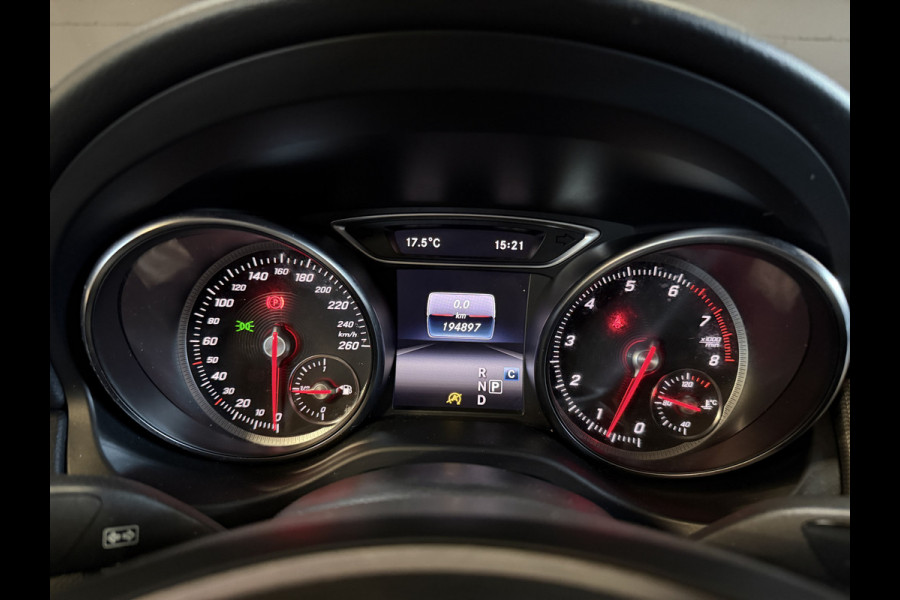 Mercedes-Benz CLA-Klasse 180 Business Solution Automaat | Camera | Carplay | AMG Performance stoelen | Navi | Cruise