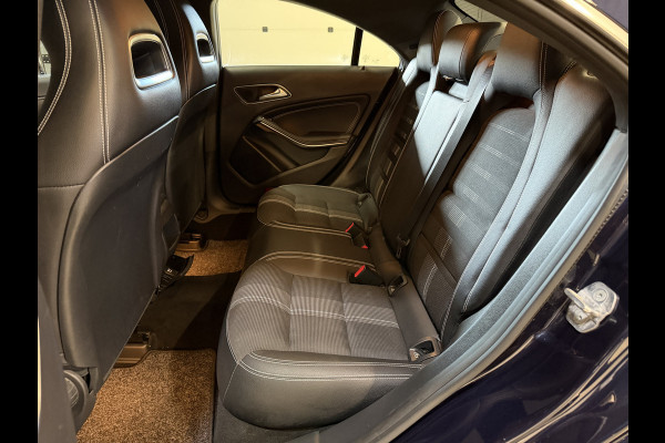 Mercedes-Benz CLA-Klasse 180 Business Solution Automaat | Camera | Carplay | AMG Performance stoelen | Navi | Cruise