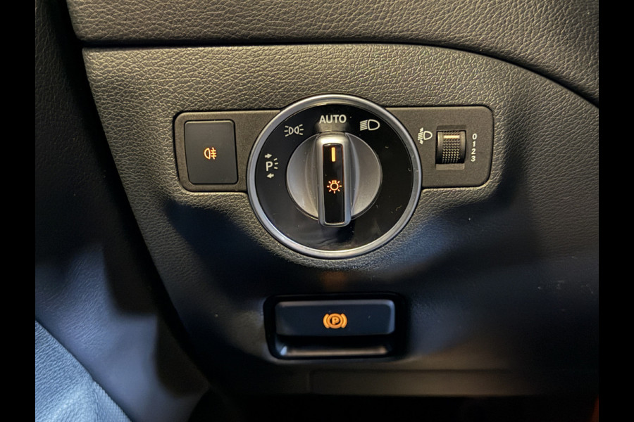 Mercedes-Benz CLA-Klasse 180 Business Solution Automaat | Camera | Carplay | AMG Performance stoelen | Navi | Cruise