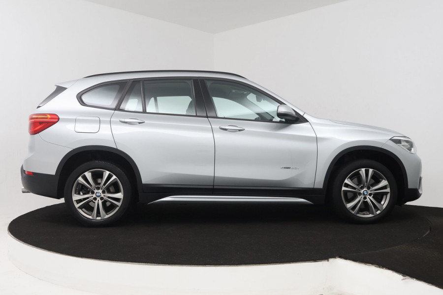 BMW X1 SDrive20i Executive (NL-auto, Goed OnderH, Navi, Sportstoelen, Led, Climate Con, Parkeersensoren, Etc)