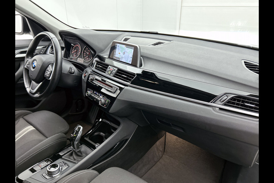 BMW X1 SDrive20i Executive (NL-auto, Goed OnderH, Navi, Sportstoelen, Led, Climate Con, Parkeersensoren, Etc)