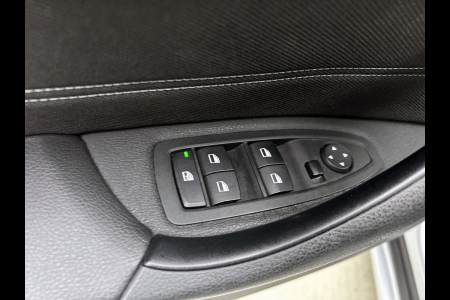 BMW X1 SDrive20i Executive (NL-auto, Goed OnderH, Navi, Sportstoelen, Led, Climate Con, Parkeersensoren, Etc)