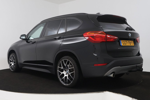 BMW X1 XDrive20i High Executive (Goed OndH, 2 sets velgen, Camera, Trekhaak, Navi, ParkeerS, StoelV, Climate Con, Cruise Con, Etc)
