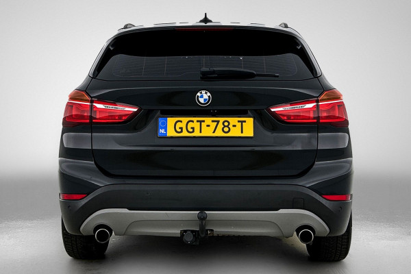 BMW X1 XDrive20i High Executive (Goed OndH, 2 sets velgen, Camera, Trekhaak, Navi, ParkeerS, StoelV, Climate Con, Cruise Con, Etc)