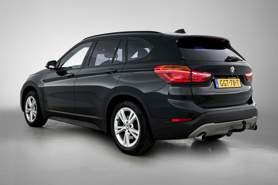 BMW X1 XDrive20i High Executive (Goed OndH, 2 sets velgen, Camera, Trekhaak, Navi, ParkeerS, StoelV, Climate Con, Cruise Con, Etc)