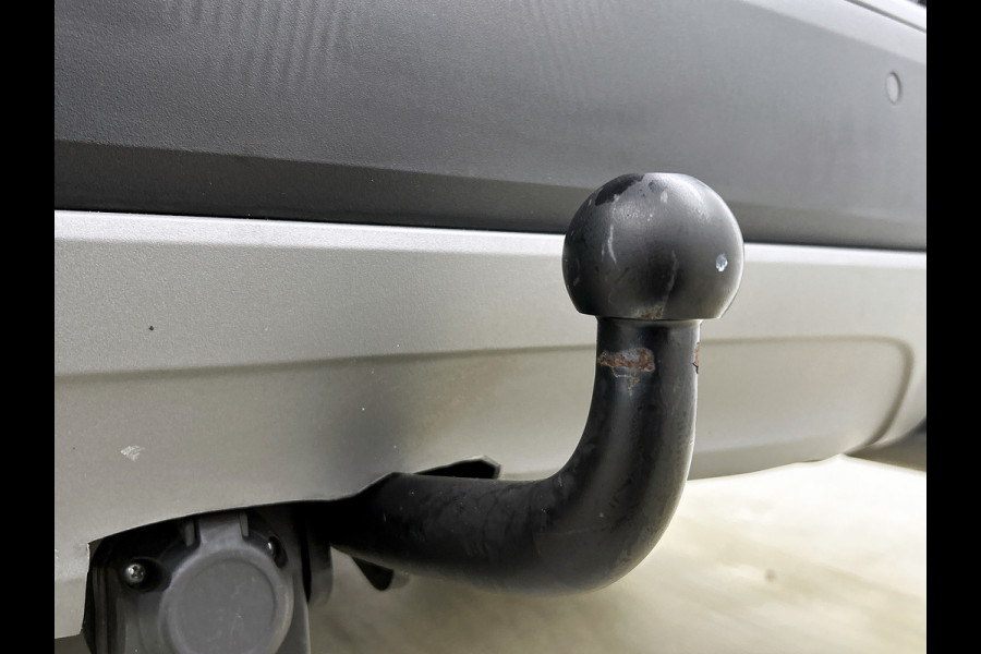 BMW X1 XDrive20i High Executive (Goed OndH, 2 sets velgen, Camera, Trekhaak, Navi, ParkeerS, StoelV, Climate Con, Cruise Con, Etc)