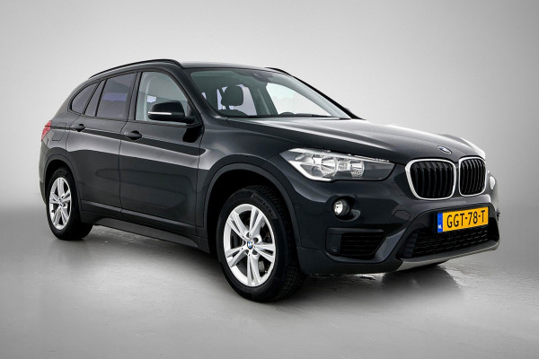 BMW X1 XDrive20i High Executive (Goed OndH, 2 sets velgen, Camera, Trekhaak, Navi, ParkeerS, StoelV, Climate Con, Cruise Con, Etc)