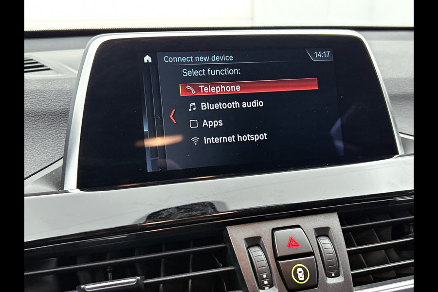 BMW X1 XDrive20i High Executive (Goed OndH, 2 sets velgen, Camera, Trekhaak, Navi, ParkeerS, StoelV, Climate Con, Cruise Con, Etc)