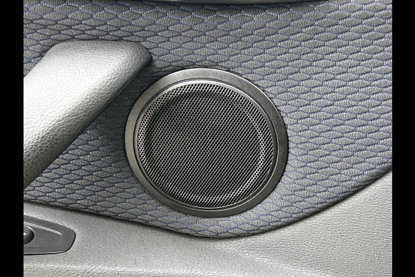 BMW X1 XDrive20i High Executive (Goed OndH, 2 sets velgen, Camera, Trekhaak, Navi, ParkeerS, StoelV, Climate Con, Cruise Con, Etc)