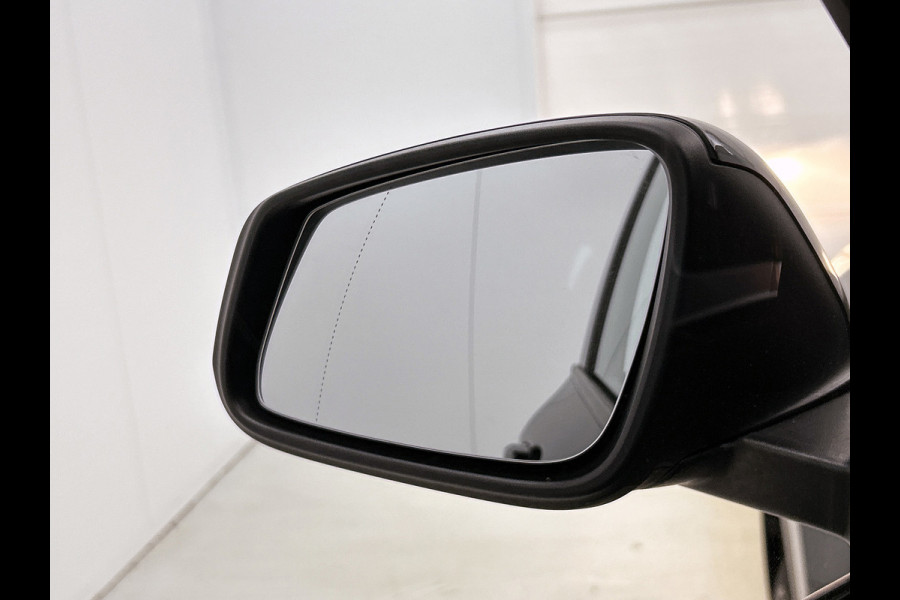 BMW X1 XDrive20i High Executive (Goed OndH, 2 sets velgen, Camera, Trekhaak, Navi, ParkeerS, StoelV, Climate Con, Cruise Con, Etc)