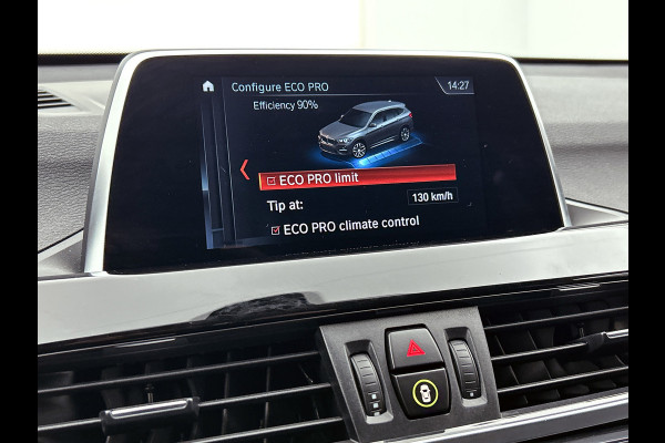 BMW X1 XDrive20i High Executive (Goed OndH, 2 sets velgen, Camera, Trekhaak, Navi, ParkeerS, StoelV, Climate Con, Cruise Con, Etc)