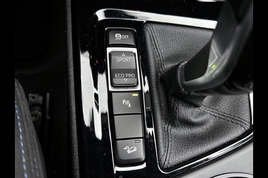BMW X1 XDrive20i High Executive (Goed OndH, 2 sets velgen, Camera, Trekhaak, Navi, ParkeerS, StoelV, Climate Con, Cruise Con, Etc)