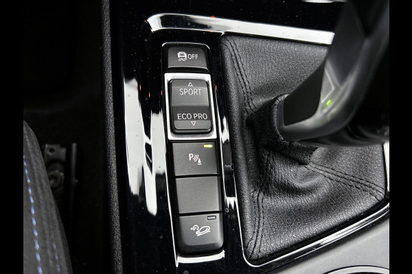 BMW X1 XDrive20i High Executive (Goed OndH, 2 sets velgen, Camera, Trekhaak, Navi, ParkeerS, StoelV, Climate Con, Cruise Con, Etc)