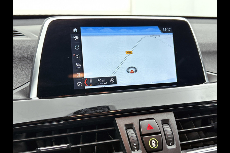 BMW X1 XDrive20i High Executive (Goed OndH, 2 sets velgen, Camera, Trekhaak, Navi, ParkeerS, StoelV, Climate Con, Cruise Con, Etc)
