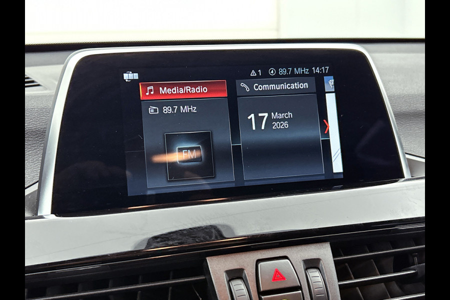 BMW X1 XDrive20i High Executive (Goed OndH, 2 sets velgen, Camera, Trekhaak, Navi, ParkeerS, StoelV, Climate Con, Cruise Con, Etc)