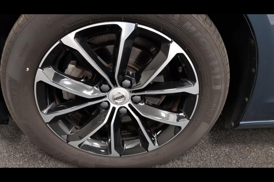 Volvo V60 2.0 B4 197 pk Automaat Momentum Pro Navigatie Climate control Adaptive cruise Control Led DAB Electrisch bedienbare achterklep Parkeer sensoren