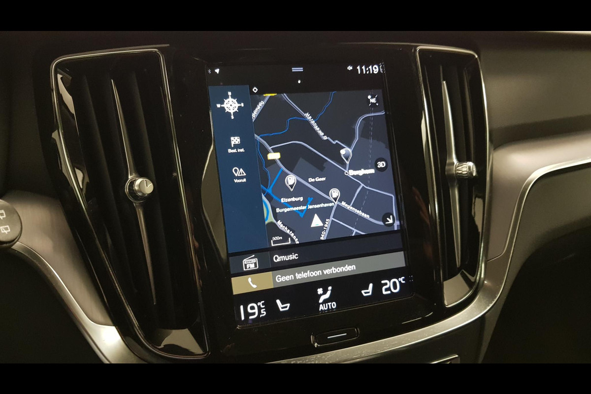 Volvo V60 2.0 B4 197 pk Automaat Momentum Pro Navigatie Climate control Adaptive cruise Control Led DAB Electrisch bedienbare achterklep Parkeer sensoren