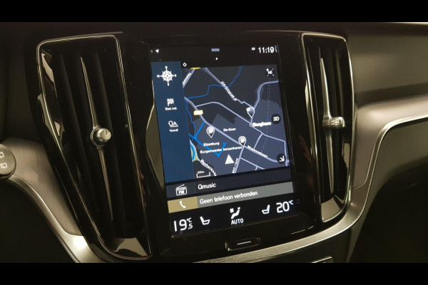 Volvo V60 2.0 B4 197 pk Automaat Momentum Pro Navigatie Climate control Adaptive cruise Control Led DAB Electrisch bedienbare achterklep Parkeer sensoren